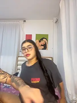 Snapshot of Sweet_and_Rous0 chatting on 10-02-25, 04:16 Sweet and Rous0 online show from 10-02-25, 04:16