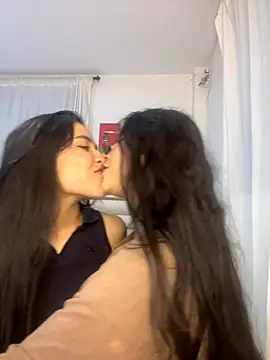 Snapshot of Sweet_and_Rous0 chatting on 09-27-25, 03:34 Sweet and Rous0 online show from 09-27-25, 03:34