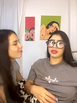 Snapshot of Sweet_and_Rous0 chatting on 10-15-25, 04:44 Sweet and Rous0 online show from 10-15-25, 04:44
