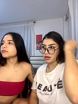 Snapshot of Sweet_and_Rous0 chatting on 09-22-25, 02:28 Sweet and Rous0 online show from 09-22-25, 02:28