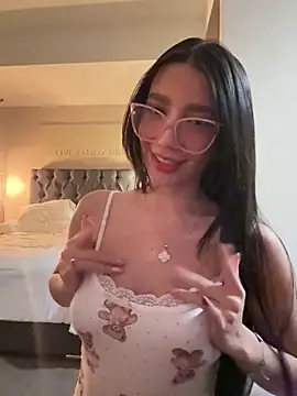 Snapshot of Min_junn chatting on 11-15-25, 11:31 Min junn online show from 11-15-25, 11:31