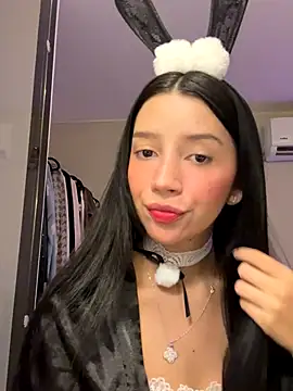 Snapshot of Min_junn chatting on 10-16-25, 03:04 Min junn online show from 10-16-25, 03:04