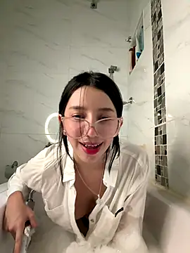 Snapshot of Min_junn chatting on 10-10-25, 05:08 Min junn online show from 10-10-25, 05:08