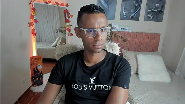 Snapshot of KingEdward_ chatting on 10-21-25, 10:14 KingEdward online show from 10-21-25, 10:14