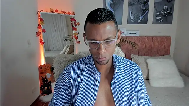 Snapshot of KingEdward_ chatting on 10-20-25, 10:16 KingEdward online show from 10-20-25, 10:16