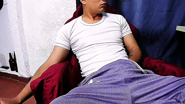 Snapshot of Roobin420 chatting on 09-18-25, 02:31 Roobin420 online show from 09-18-25, 02:31