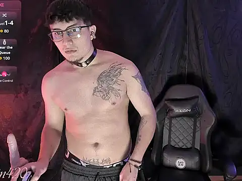 Snapshot of Roobin420 chatting on 07-17-26, 04:53 Roobin420 online show from 07-17-26, 04:53