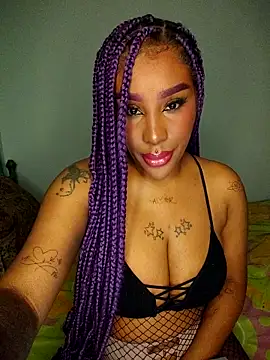 Queen Amara online show from 11-28-25, 03:17