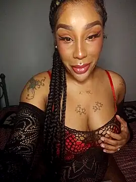 Queen Amara online show from 04-19-26, 04:13