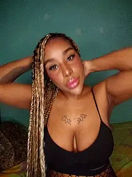 Queen Amara online show from 10-27-25, 02:45