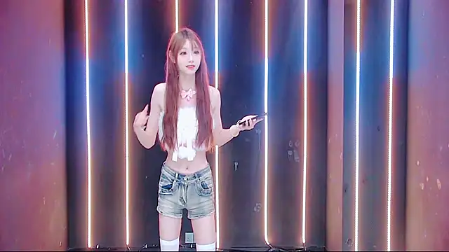 queen-001 online show from 10-10-25, 10:54