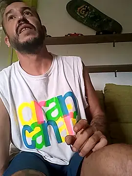 Snapshot of locoooo1313 chatting on 09-09-25, 01:31 locoooo1313 online show from 09-09-25, 01:31