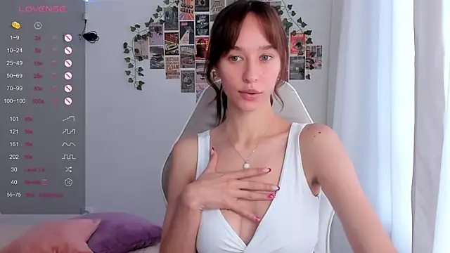 Snapshot of _Alissaa chatting on 09-19-25, 12:31  Alissaa online show from 09-19-25, 12:31