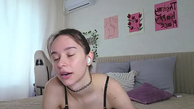 Snapshot of _Alissaa chatting on 05-16-26, 05:28 Alissaa online show from 05-16-26, 05:28