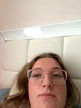 Snapshot of Bellatrisssaa chatting on 09-13-25, 01:22 Bellatrisssaa online show from 09-13-25, 01:22