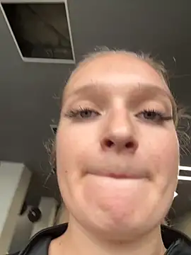 Snapshot of Bellatrisssaa chatting on 09-29-25, 11:27 Bellatrisssaa online show from 09-29-25, 11:27