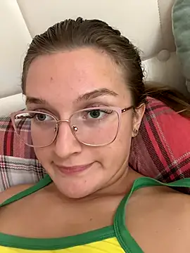 Snapshot of Bellatrisssaa chatting on 09-18-25, 08:45 Bellatrisssaa online show from 09-18-25, 08:45