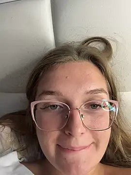 Snapshot of Bellatrisssaa chatting on 09-16-25, 06:31 Bellatrisssaa online show from 09-16-25, 06:31