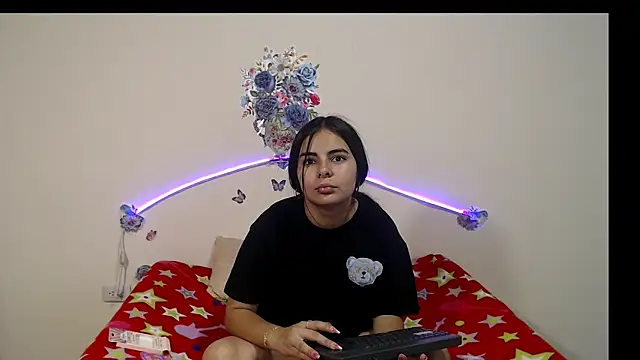 Snapshot of Valeryxs chatting on 10-21-25, 07:57 Valeryxs online show from 10-21-25, 07:57