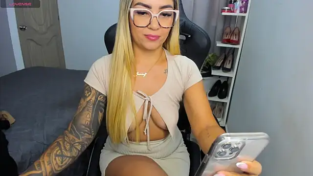 Snapshot of NicolPorto chatting on 09-23-25, 12:23 NicolPorto online show from 09-23-25, 12:23