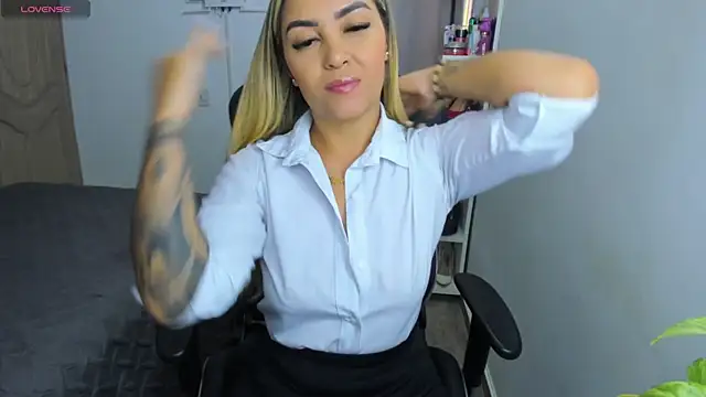 Snapshot of NicolPorto chatting on 10-05-25, 11:56 NicolPorto online show from 10-05-25, 11:56
