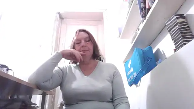 Snapshot of AnnaLive570 chatting on 04-21-26, 04:30 AnnaLive570 online show from 04-21-26, 04:30