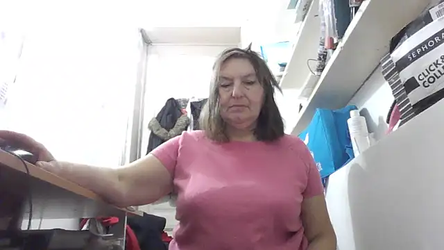 AnnaLive570 online show from 12-19-25, 05:32