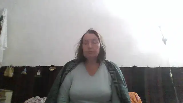 Snapshot of AnnaLive570 chatting on 05-16-26, 03:05 AnnaLive570 online show from 05-16-26, 03:05