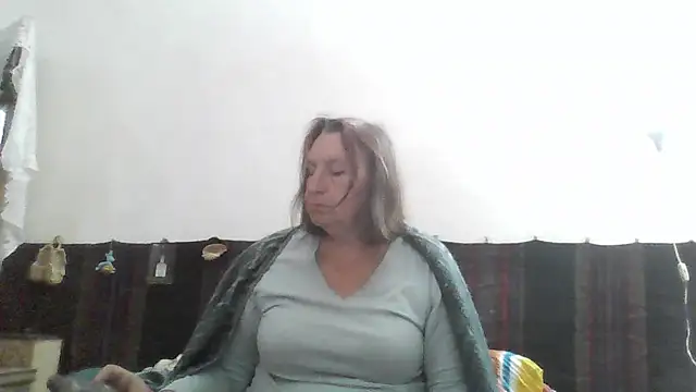 Snapshot of AnnaLive570 chatting on 05-23-26, 01:54 AnnaLive570 online show from 05-23-26, 01:54