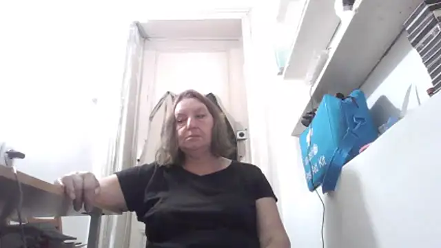 Snapshot of AnnaLive570 chatting on 05-18-26, 11:04 AnnaLive570 online show from 05-18-26, 11:04