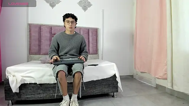 0anonimo bottom1 online show from 09-15-25, 12:38