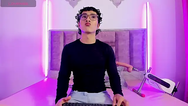 0anonimo bottom1 online show from 10-07-25, 07:15