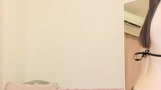 roachan  online show from 04-24-26, 01:57