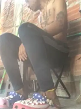 elpeluchenegroxxx3 online show from 04-12-26, 05:38