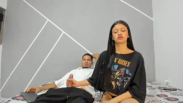 Snapshot of Sexy777Couple chatting on 03-01-26, 02:22 Sexy777Couple online show from 03-01-26, 02:22