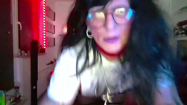 Snapshot of hellgirl1980 chatting on 04-14-26, 01:54 hellgirl1980 online show from 04-14-26, 01:54