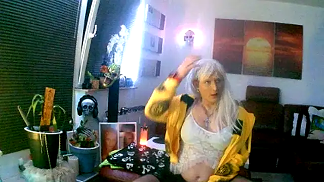 hellgirl1980 online show from 11-28-25, 09:48