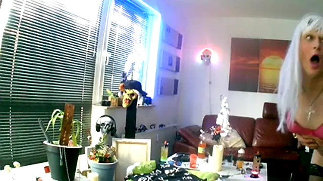 hellgirl1980 online show from 11-29-25, 09:53