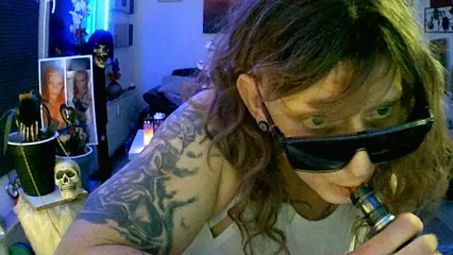 hellgirl1980 online show from 11-05-25, 10:46