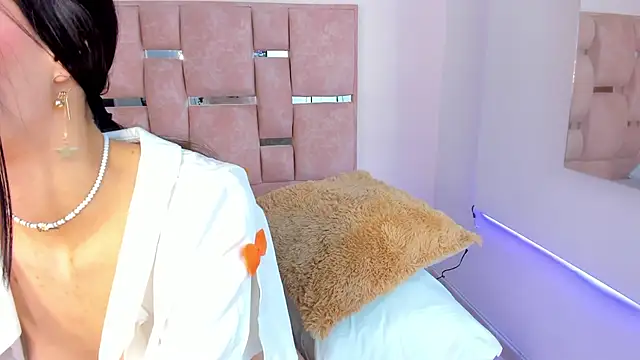 Snapshot of Daeni_ chatting on 09-16-25, 04:35 Daeni online show from 09-16-25, 04:35