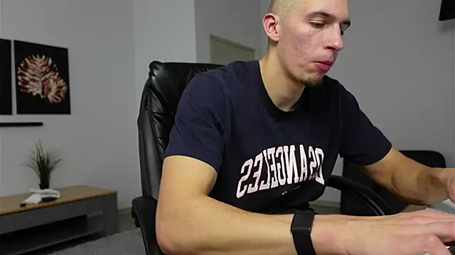 Ryan Dozer online show from 10-30-25, 08:12