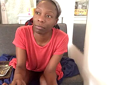 littyleesh1 online show from 10-16-25, 06:49