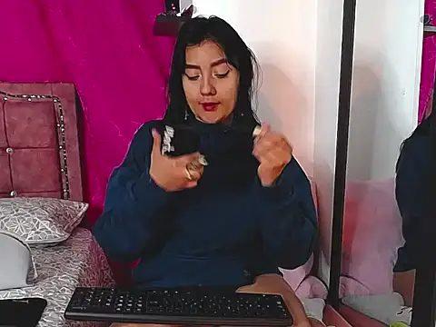 charlottekiss99 online show from 09-19-25, 11:47