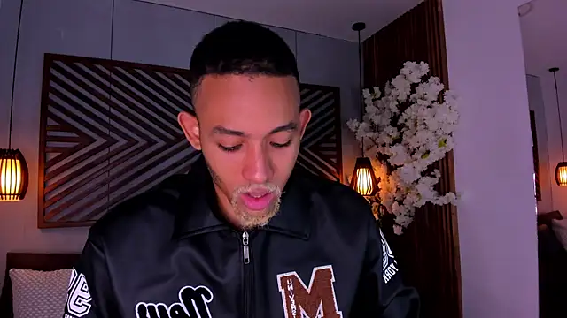 B Wild online show from 11-11-25, 03:34