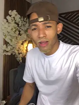 B Wild online show from 10-08-25, 03:41