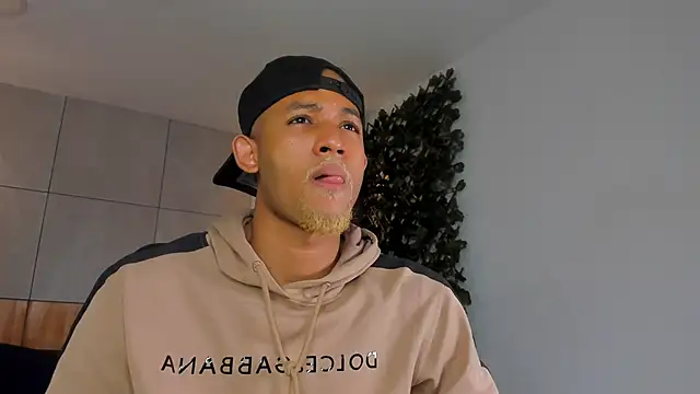 B Wild online show from 03-12-26, 03:34