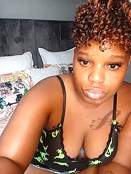 Snapshot of ThickAmy chatting on 11-09-25, 08:18 ThickAmy online show from 11-09-25, 08:18