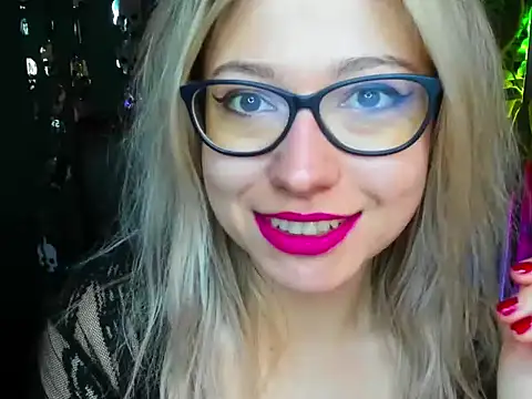 Snapshot of loveHeidi chatting on 10-15-25, 04:44 loveHeidi online show from 10-15-25, 04:44
