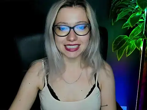 Snapshot of loveHeidi chatting on 09-17-25, 04:58 loveHeidi online show from 09-17-25, 04:58