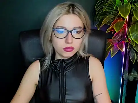 Snapshot of loveHeidi chatting on 10-02-25, 04:16 loveHeidi online show from 10-02-25, 04:16